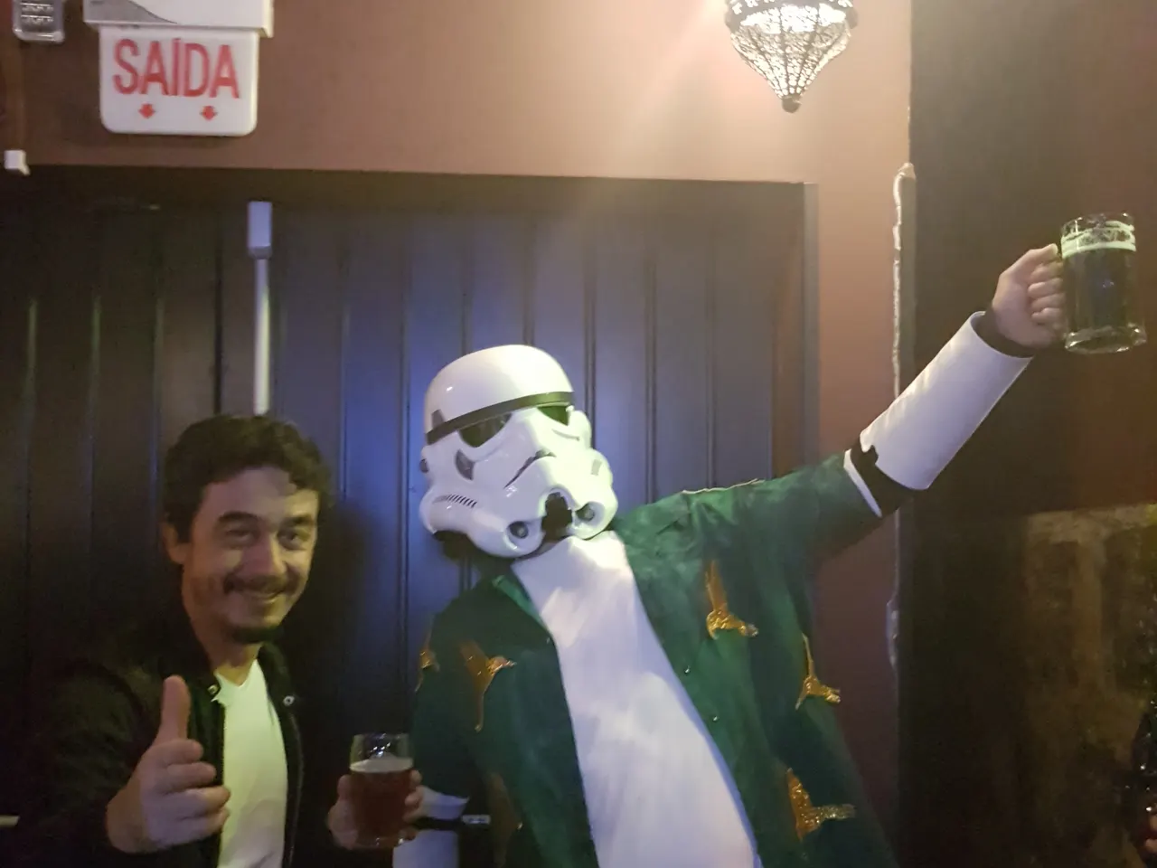 Brinde de aniversário no Stannis Pub